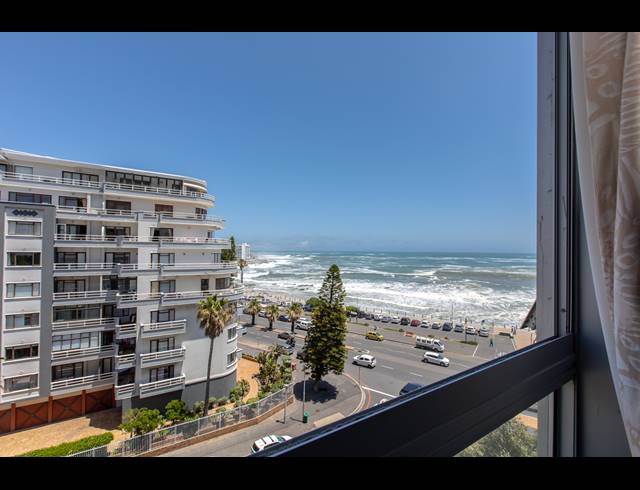 2 BEDROOM APARTMENT TO LET IN SEA POINT